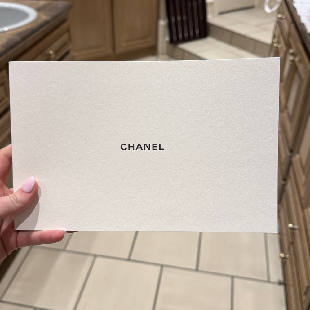 Chanel Book & Ribbon - Picture 3 of 7